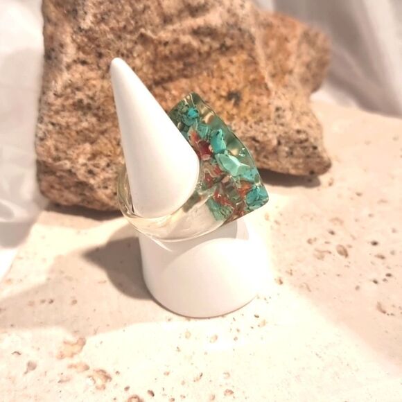 New URBAN OUTFITTERS Turquoise Stone Acrylic Ring - Picture 3 of 8